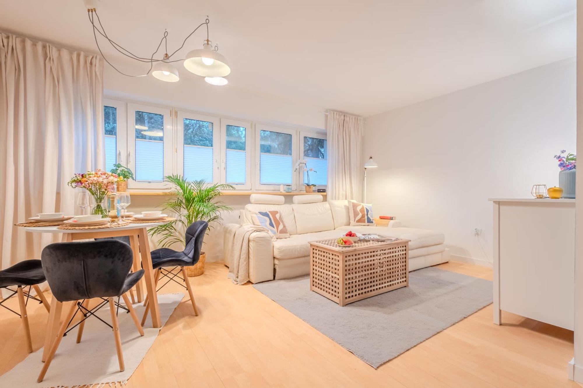 Rezydencja Filmowa- Wygodny Apartament 10 Min Od Lotniska I Centrum Lägenhet Warszawa Exteriör bild