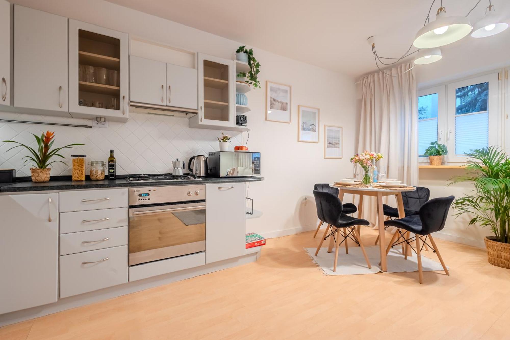 Rezydencja Filmowa- Wygodny Apartament 10 Min Od Lotniska I Centrum Lägenhet Warszawa Exteriör bild